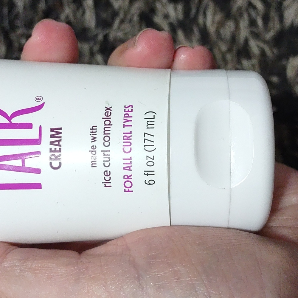 Defining curl cream - Picture 2 of 5